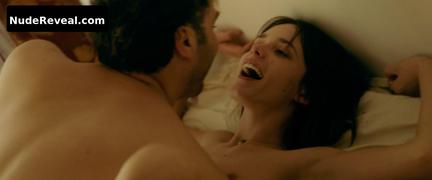 STACY MARTIN nude in Joueurs