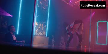 IRIS RUNA nude in O Clube