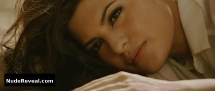 JACQUELINE FERNANDEZ nude in Murder 2
