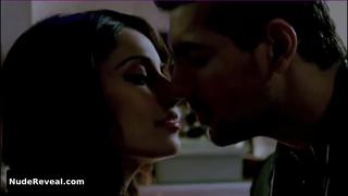 BIPASHA BASU nude in Dhan Dhana Dhan Goal