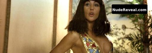 MONICA BELLUCCI nude in Asterix & Obelix: Mission Cleopatre