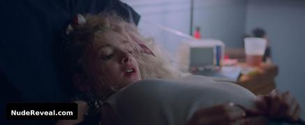 ELENA KAMPOURIS nude in Shoplifters Of The World