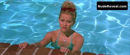 REESE WITHERSPOON nude in Legally Blonde