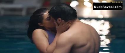 DONNA MUNSHI nude in Khoon Bhari Maang