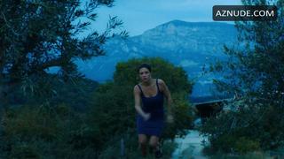 ADELE EXARCHOPOULOS nude in Revenir
