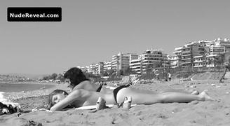 ISILD LE BESCO nude in A tout de suite