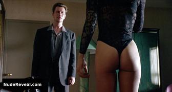 LENA OLIN nude in Romeo Is Bleeding