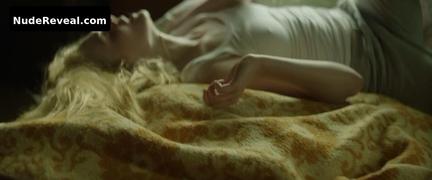 ELLE FANNING nude in Teen Spirit