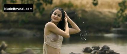 ANUSHKA SHARMA nude in Matru Ki Bijlee Ka Mandola