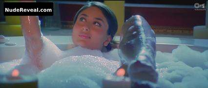 KAREENA KAPOOR nude in Bewafaa