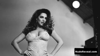 KELLY BROOK nude in Kelly Brook - 2015 Calendar Behind the Scenes
