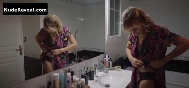 CATERINA MURINO nude in La maison d