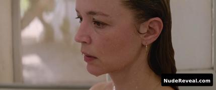 VIRGINIE EFIRA nude in Les enfants des autres