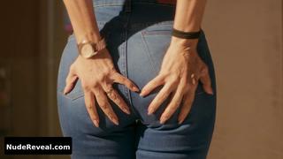 CAMILA PITANGA nude in Scars of Beauty
