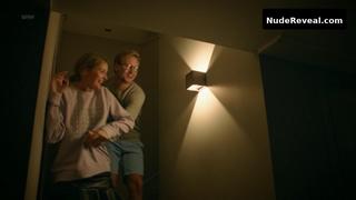 RENATE REINSVE nude in Hvite Gutter