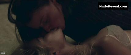 SAMARA WEAVING nude in Bad Girl