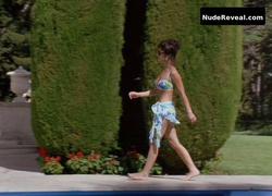 CATHERINE ZETA-JONES nude in Splitting Heirs