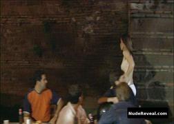 KASIA SMUTNIAK nude in Nelle Tue Mani
