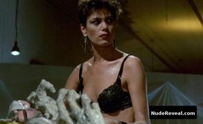 LINDA FIORENTINO nude in After Hours