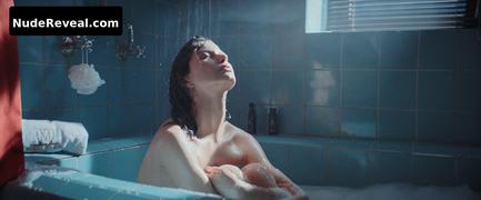 BEREN SAAT nude in Last Call for Istanbul