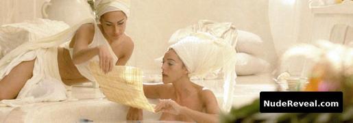 MONICA BELLUCCI nude in Asterix & Obelix: Mission Cleopatre