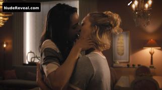 YAEL GROBGLAS nude in Jane the Virgin