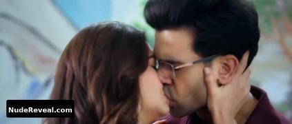 KRITI KHARBANDA nude in Shaadi Mein Zaroor Aana
