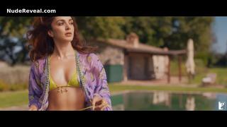 KIARA ADVANI nude in War 2