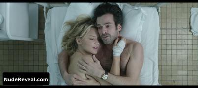 VIRGINIE EFIRA nude in En Attendant Bojangles