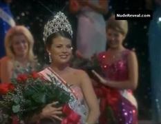 YASMINE BLEETH nude in Crowned and Dangerous