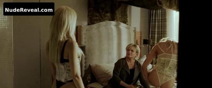 PAULINA GALAZKA nude in Girls to Buy