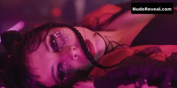 IRIS RUNA nude in O Clube