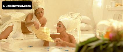 MONICA BELLUCCI nude in Asterix & Obelix: Mission Cleopatre