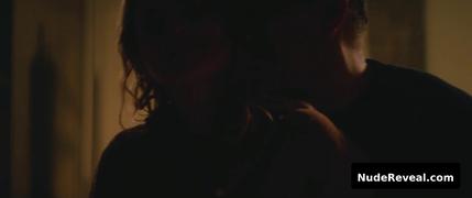 VIRGINIE EFIRA nude in Les enfants des autres