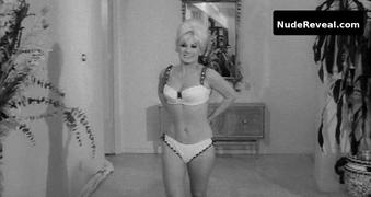 MAMIE VAN DOREN nude in 3 Nuts in Search of a Bolt