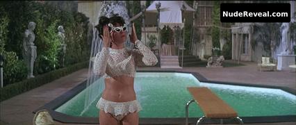 SHIRLEY MACLAINE nude in What a Way to Go!