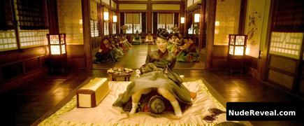LEE YOO-YOUNG nude in The Treacherous