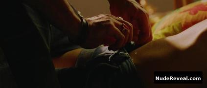 JAQUELINE FERNANDEZ nude in Murder 2