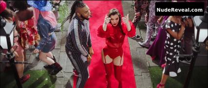 HAILEE STEINFELD nude in Colour
