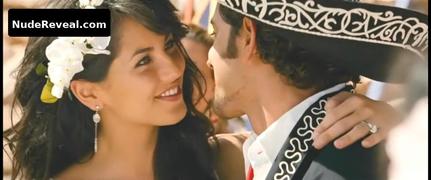 BARBARA MORI nude in Kites
