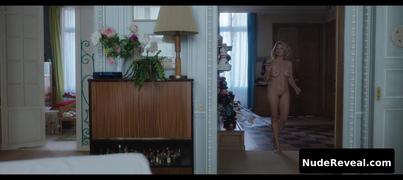 VIRGINIE EFIRA nude in En Attendant Bojangles