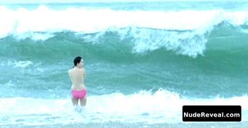 ROXANE MESQUIDA nude in Les vagues