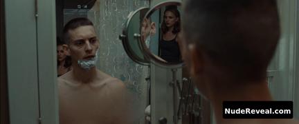 NATALIE PORTMAN nude in Brothers