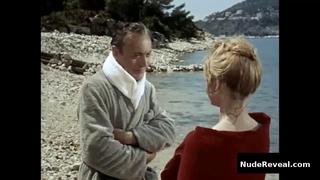 BRIGITTE BARDOT nude in Une parisienne