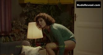 JASMINE TRINCA nude in Romantic Guide To Lost Places
