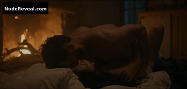 LAETITIA CASTA nude in Une ile