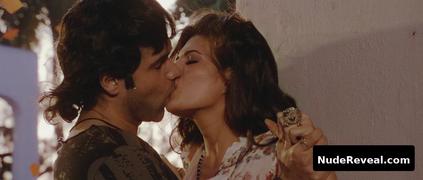 JACQUELINE FERNANDEZ nude in Murder 2