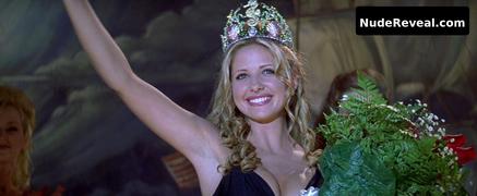 SARAH MICHELLE GELLAR nude in I Know What You Did Last Summer