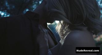 MENA SUVARI nude in Grace And Grit