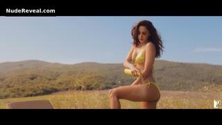 KIARA ADVANI nude in War 2